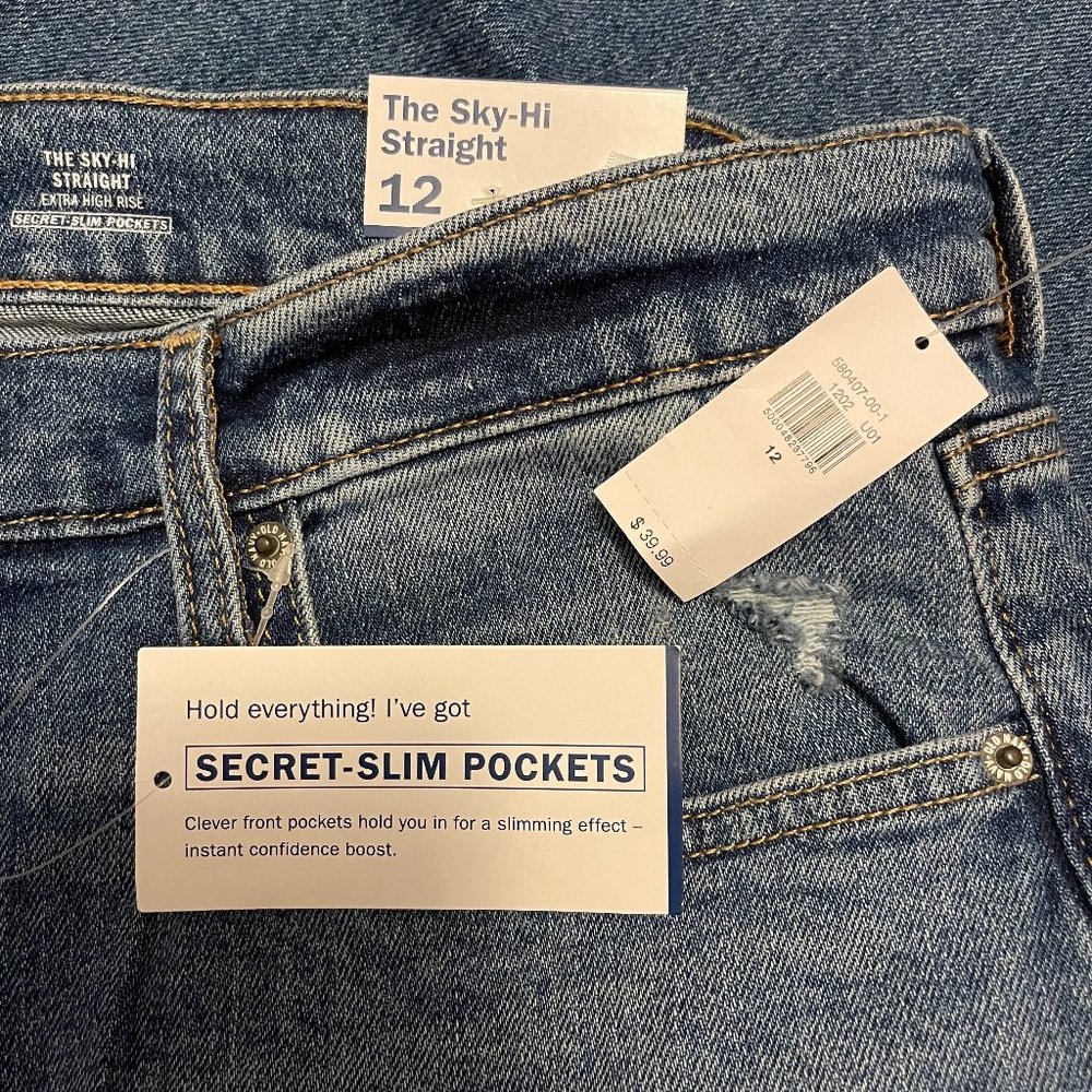 Old Navy High-Waisted Straight Leg Jeans NWT (Light Wash)